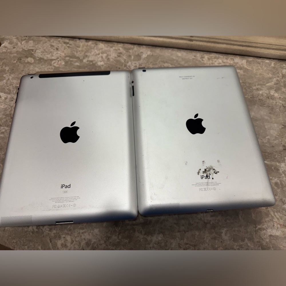 Apple IPhones, IPads, MacBooks, and other devices. PARTS ONLY! - Picture 7 of 10